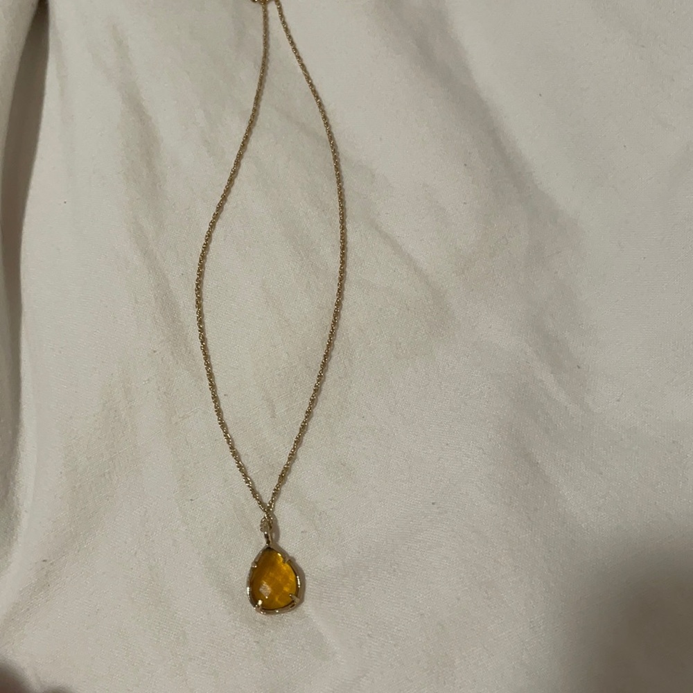 Kendra Scott necklace